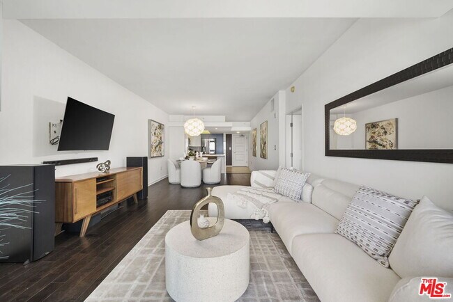 Building Photo - 13700 Marina Pointe Dr