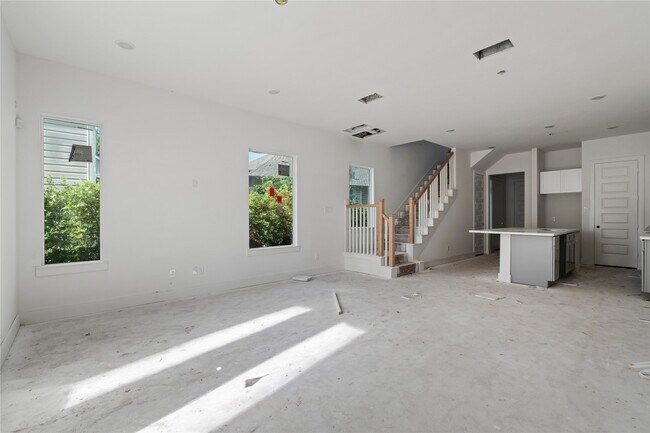 Building Photo - 1504 Hussion St