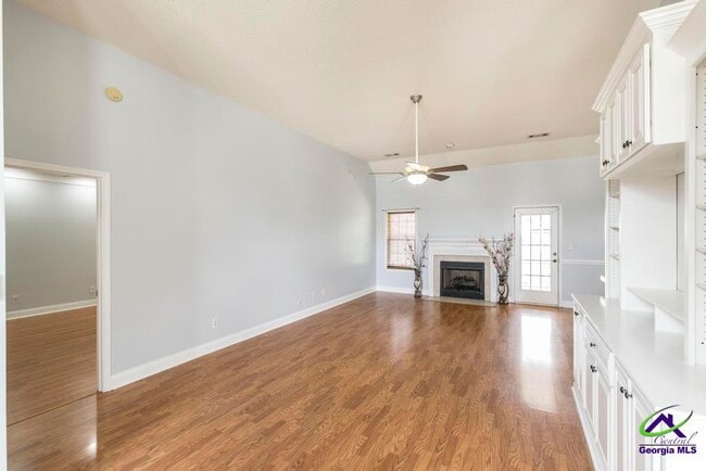 Building Photo - 217 Sedgebrooke Dr