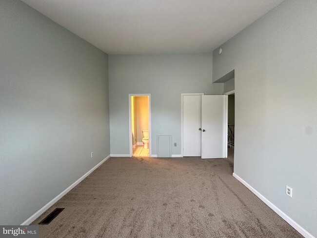 Building Photo - 14781 London Ln