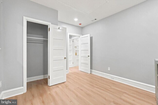 Building Photo - 5548 Ridge Ave