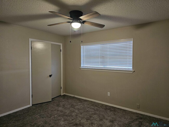 Building Photo - 201 Utah Dr