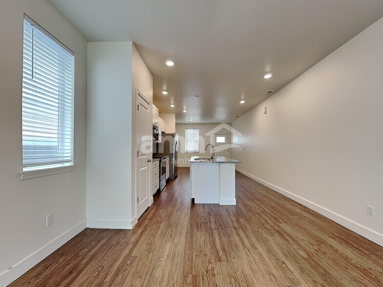 Building Photo - 13911 106th Ave E