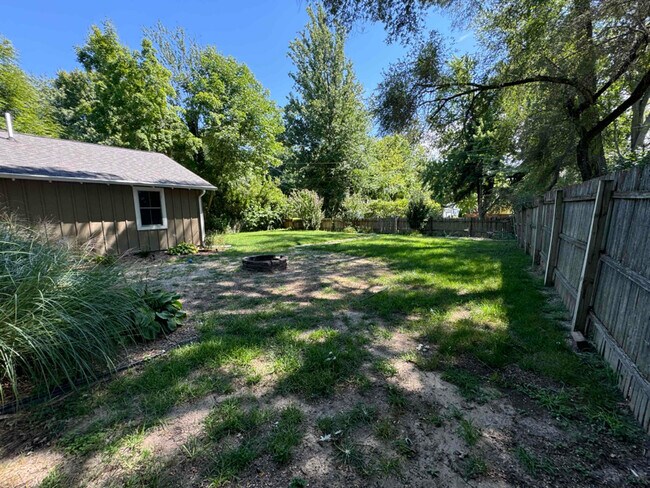 Building Photo - 7822 Lakewood