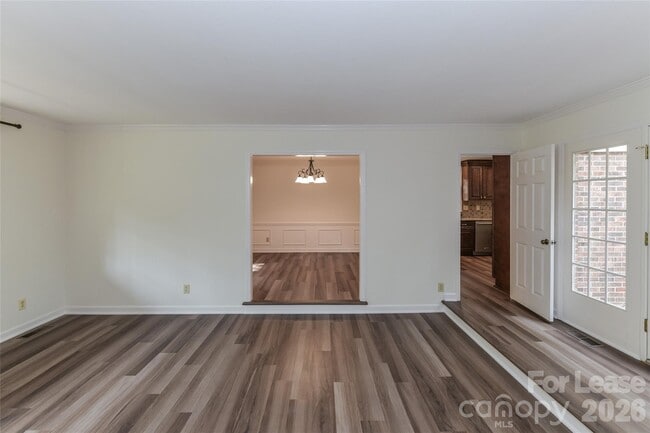 Building Photo - 2630 Fernbank Dr