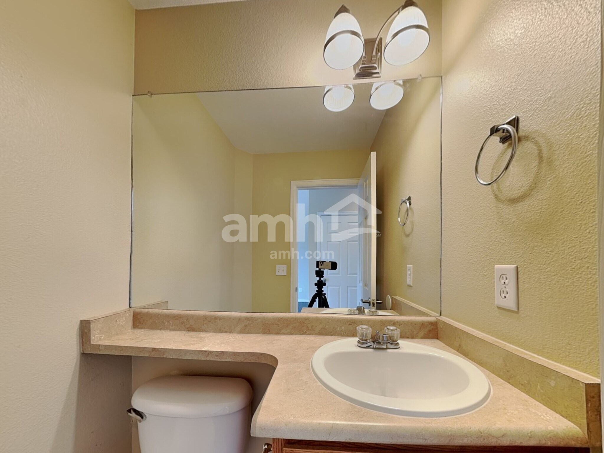 Building Photo - 469 Hayloft Way