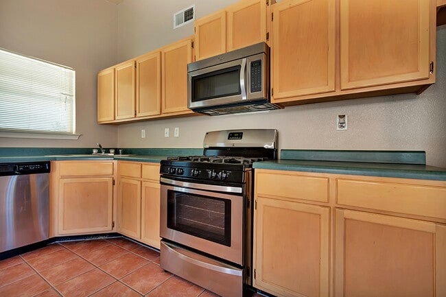 Building Photo - 1417 Plaza Verde Dr