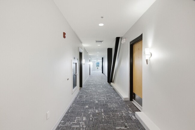 Building Photo - 350 E Short St