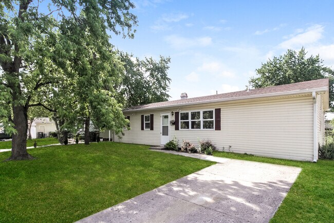 Building Photo - One Month Free Rent!! You're going to love...