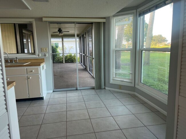 Building Photo - Lovely Lakefront Pinebrook South Home for Annual Rental