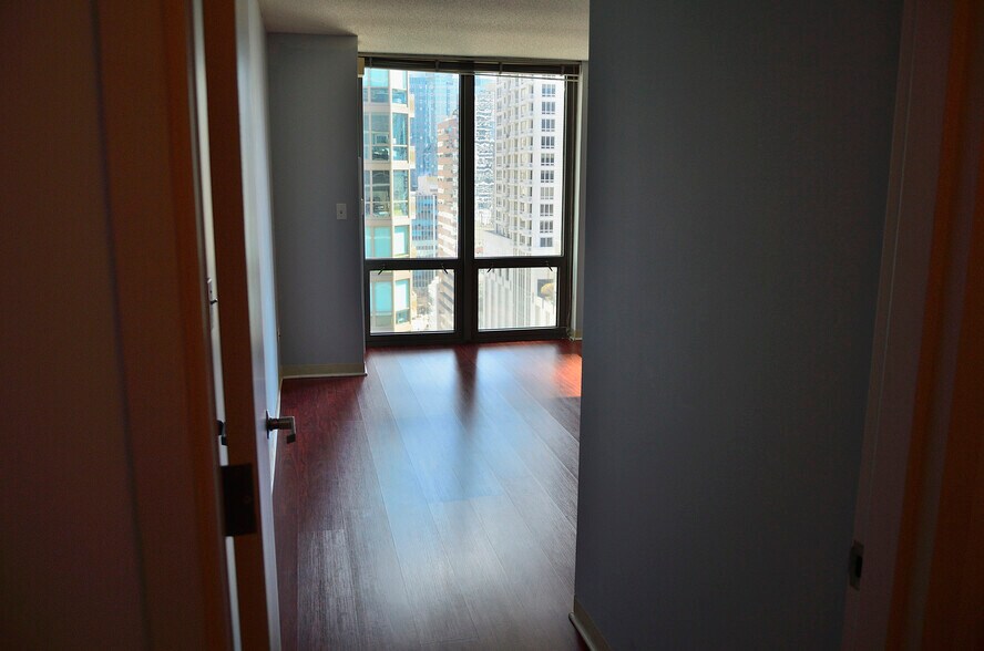 Building Photo - 2 E Erie St