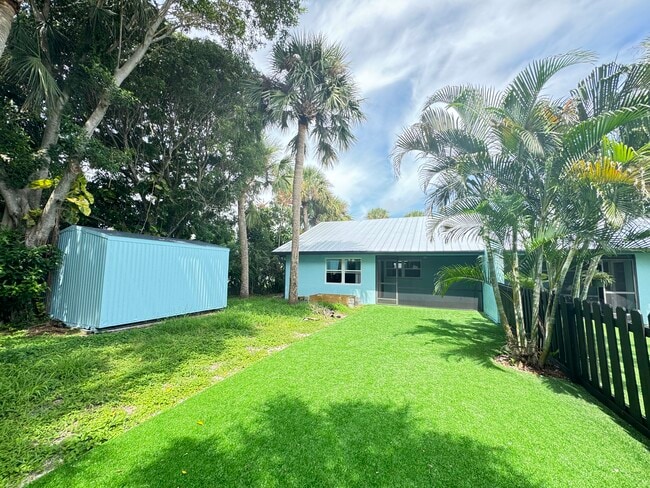 Building Photo - 2134 NE Pelican Ter