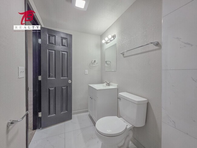Building Photo - Charming and Newly Renovated 4-Bedroom Hom...