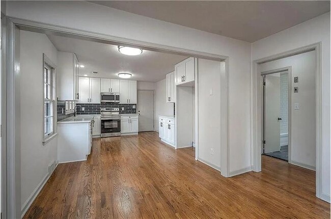 Building Photo - 7405 Glenwood Ln