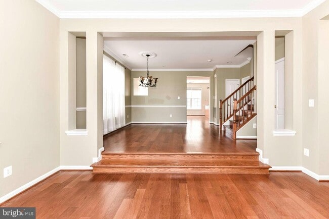 Building Photo - 13592 Village Green Dr