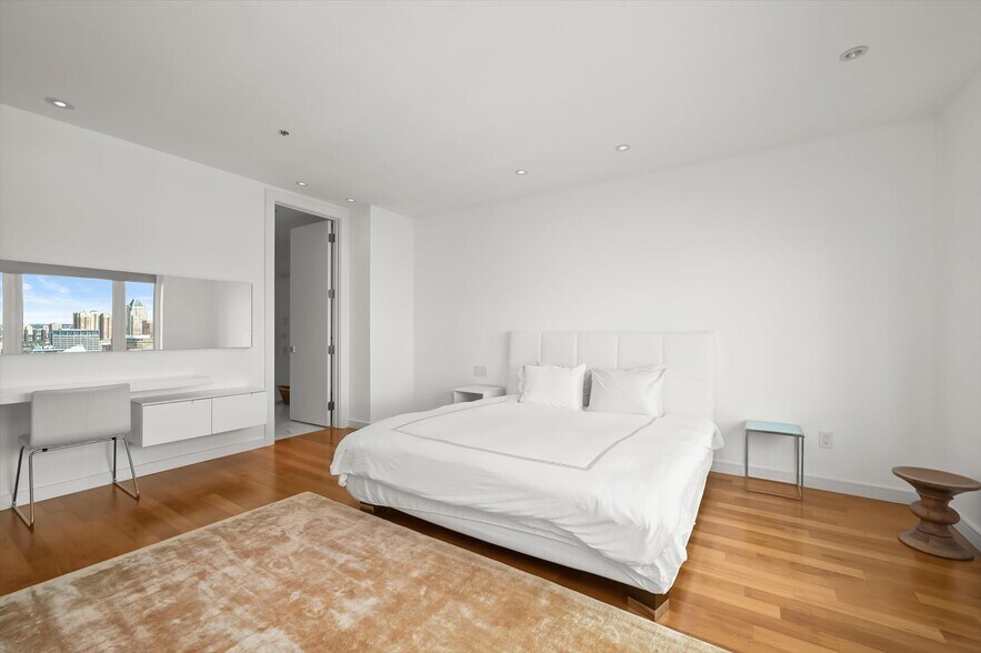 Building Photo - 100 Harborview Dr