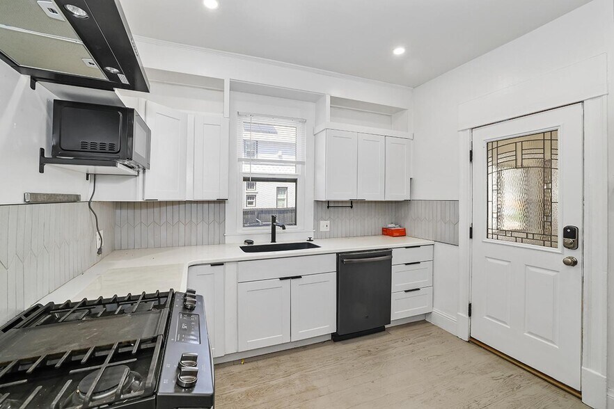 Building Photo - Spacious & light-filled Governors' Park home near Cherry Creek Trail