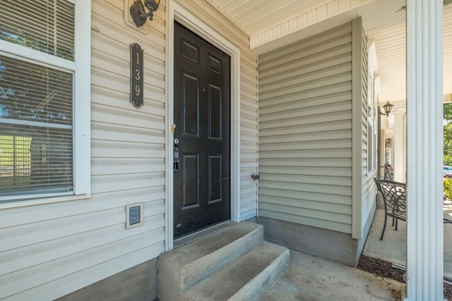 Building Photo - Beautiful Townhome in Antioch