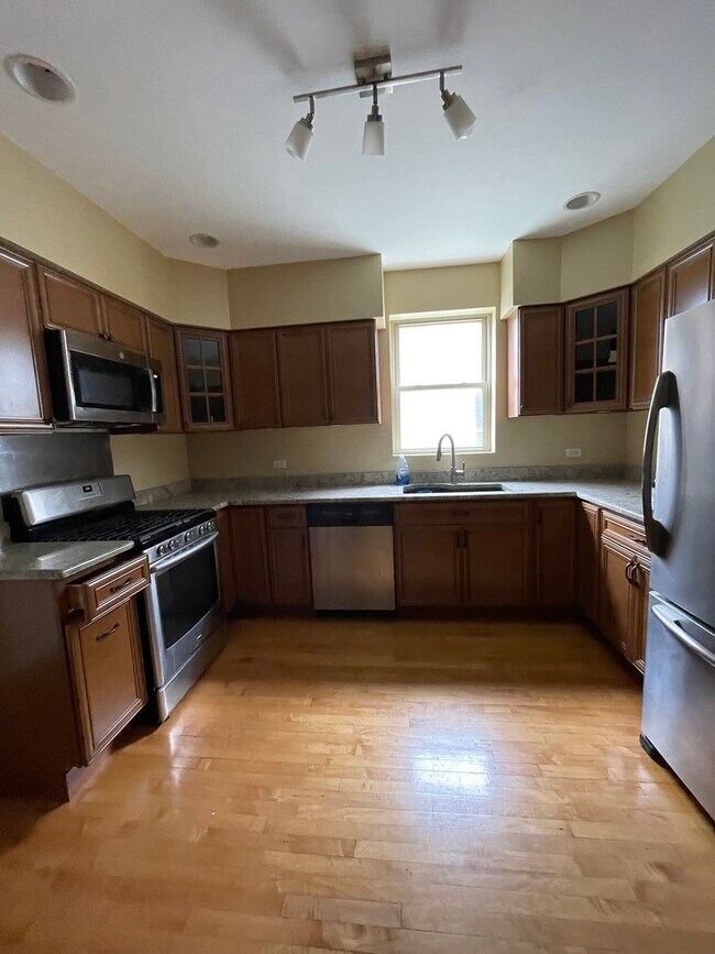 Building Photo - 3227 N Albany Ave