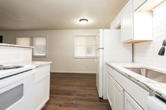 Building Photo - 750 W Dayton Ave