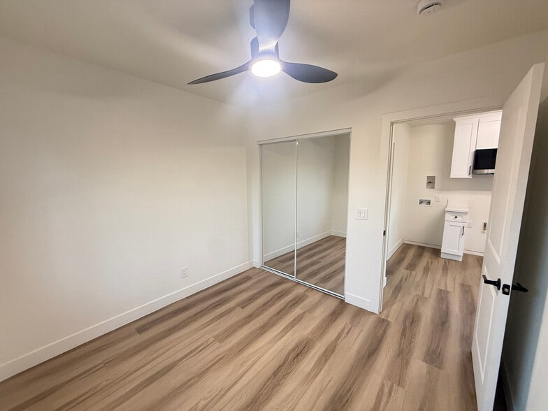 Building Photo - 1012 W Vesta St