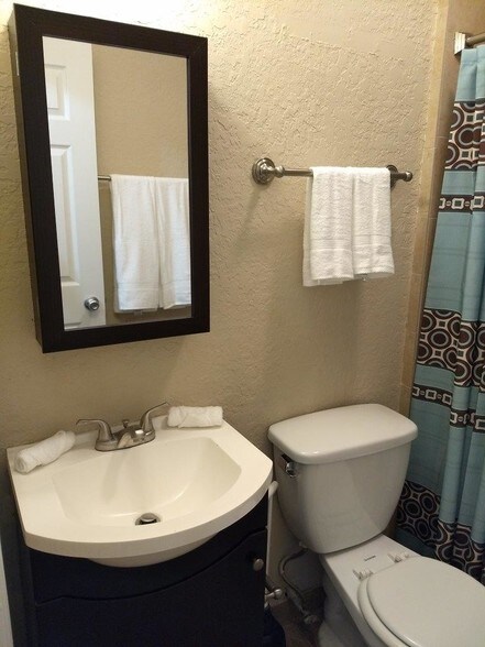 Bathroom - 2512 Musselwhite Ave