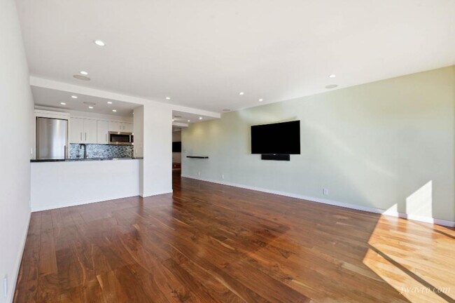 Building Photo - 1177 California St