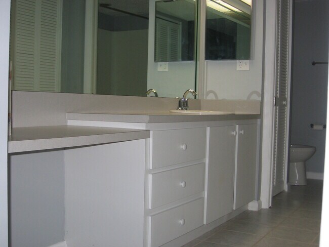 Building Photo - 500 Treasure Island Causeway