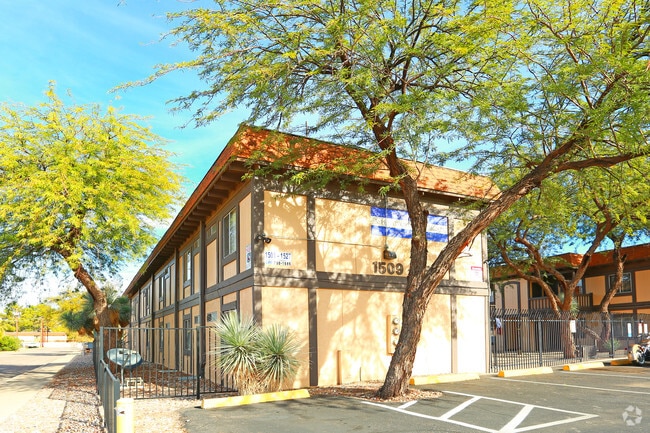 Building Photo - Aspen Grove