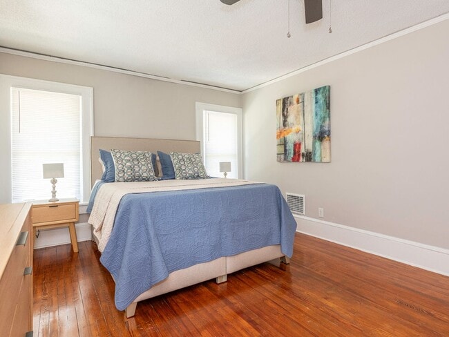 Building Photo - Lovely Two Story, 3 Bedrooms, 2 Bath Home