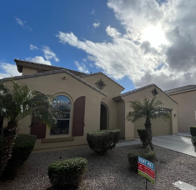 Building Photo - 4 Bedroom Home with Loft in Stonefield Com...