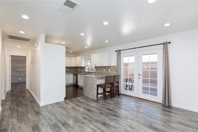 Building Photo - 7728 Seagull Ave