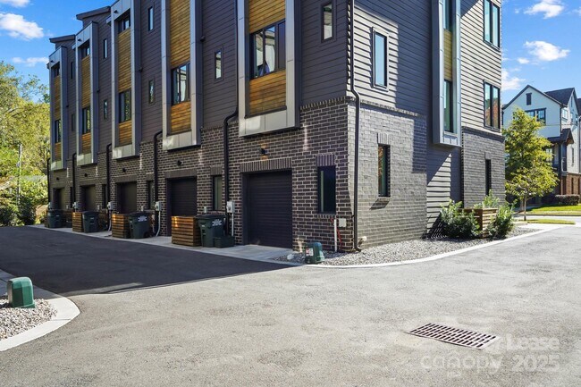 Building Photo - 3301 Spencer St