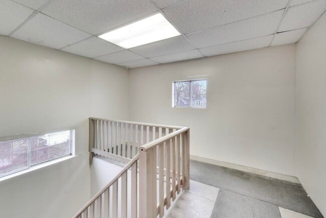 Building Photo - 5150 W Carmen Ave