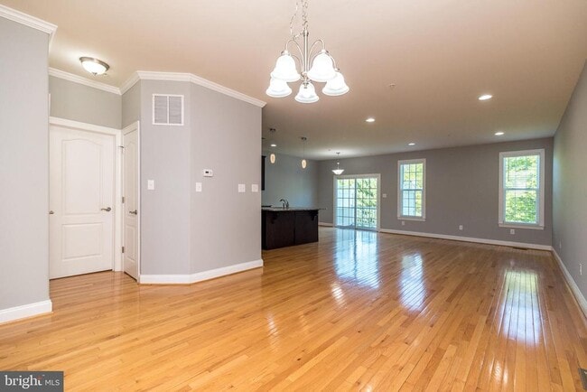 Building Photo - 3216 Brookside Dr