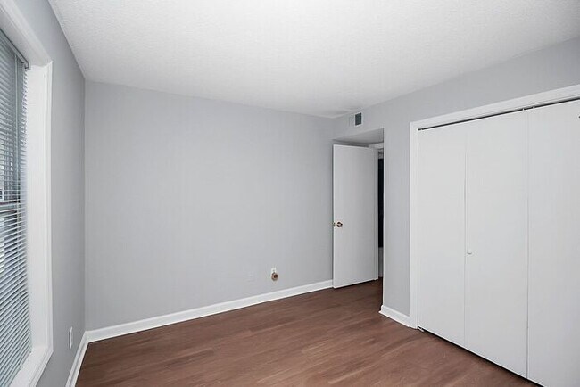 Building Photo - Updated First Floor 2BD/2BA Condo in Forest Ridge!
