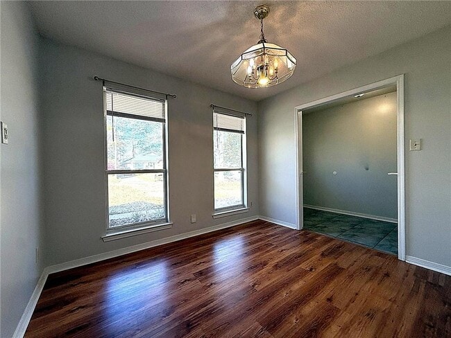 Building Photo - 955 Louise Ave