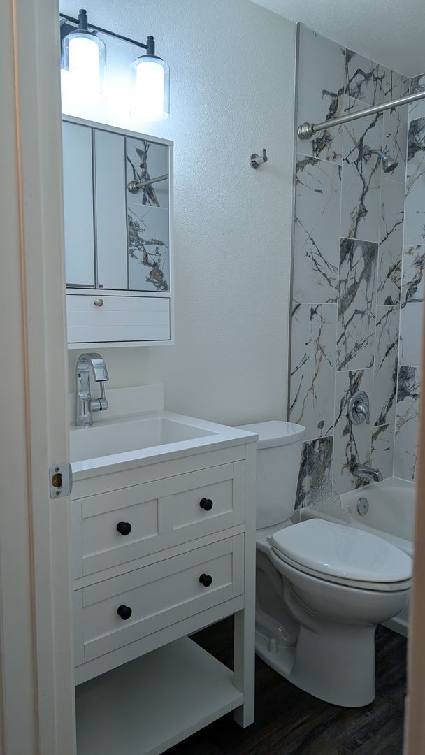 Building Photo - 3 Bedroom Townhome in Shoreline