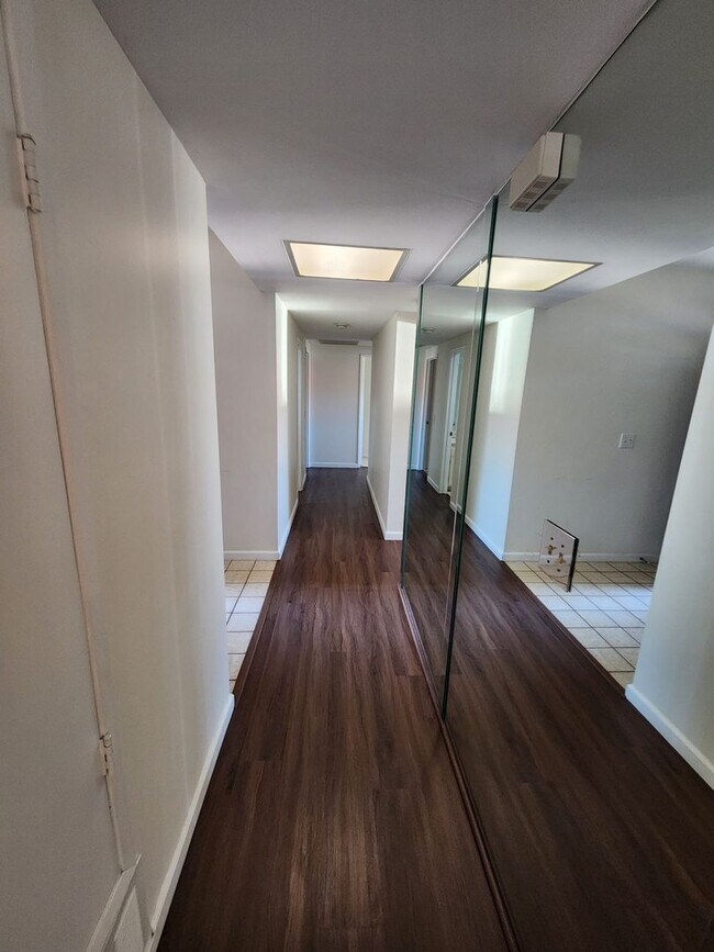Building Photo - 4 Bedroom Single Story House in University City