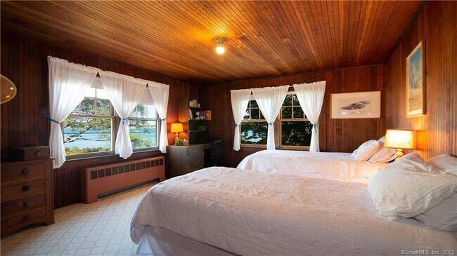 Building Photo - 106 E Shore Ave