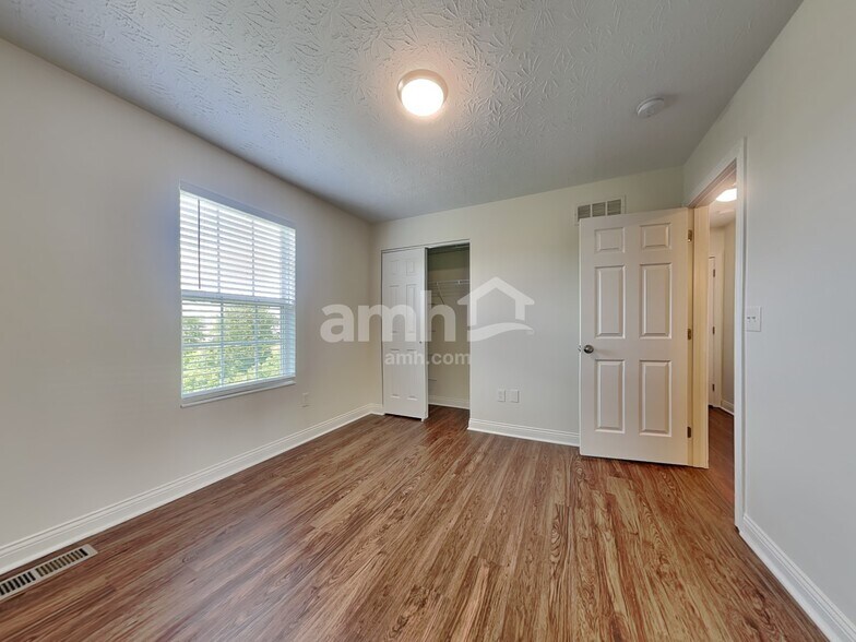 Building Photo - 10425 Sharpsburg Dr