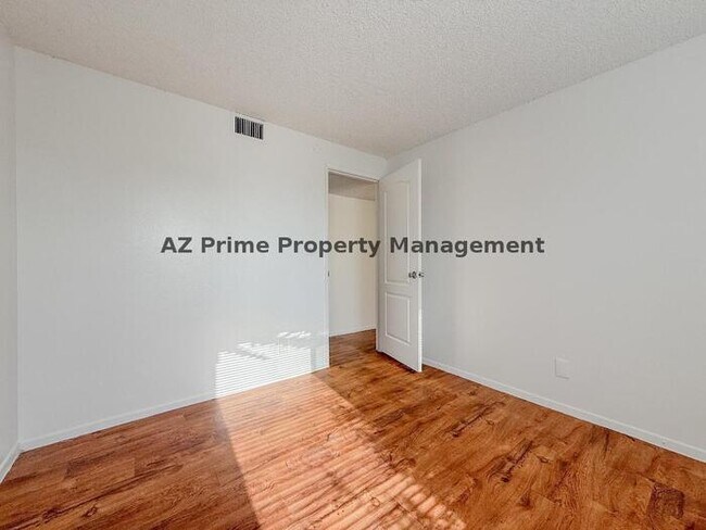 Building Photo - 2415 W Hazelwood St