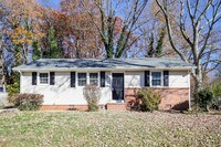Building Photo - Inviting 3-Bedroom Home in Greensboro, NC