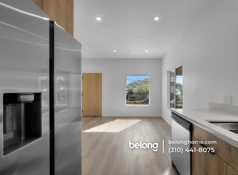 Building Photo - 414 S Ave 56