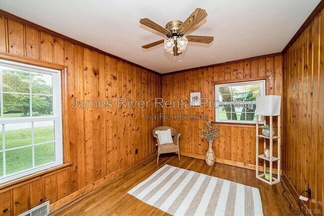 Building Photo - 633 Sandusky Dr