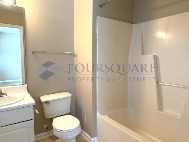Building Photo - Inviting Townhome with En-Suite Secondary Bedroom, Back Patio & Community Pool – Raleigh Location