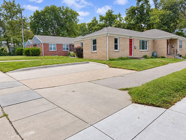 Building Photo - 1106 N 49th Ave