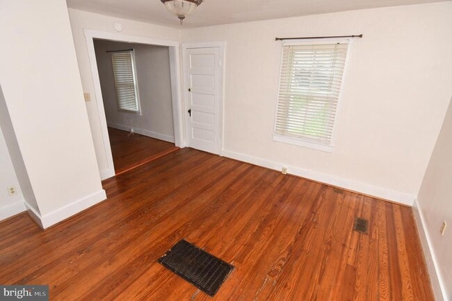 Building Photo - 105 E Pall Mall St