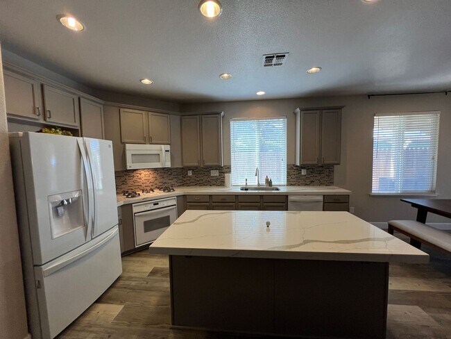 Building Photo - 4-bedroom single story in Sylvan School Di...