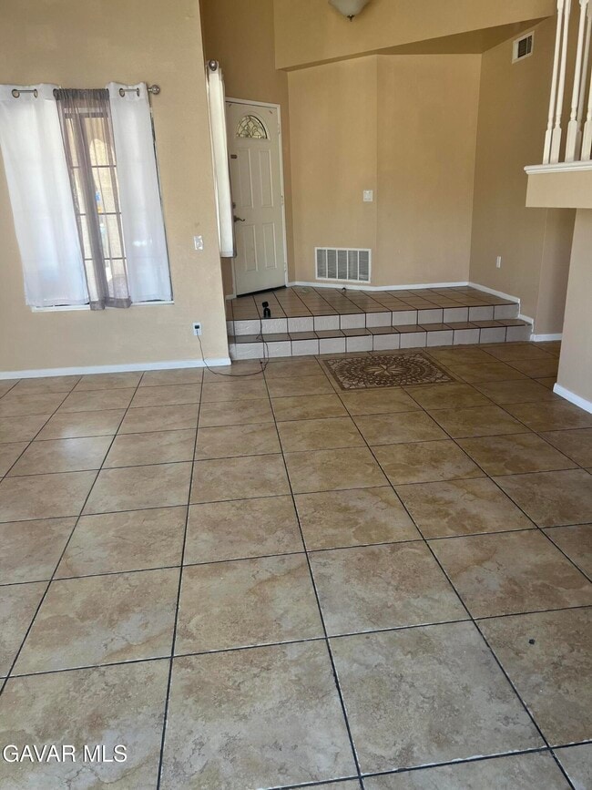 Building Photo - 325 Rainbow Terrace